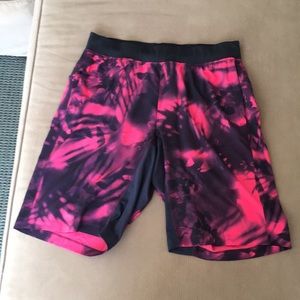 Men’s Lululemon Large shorts with pockets
